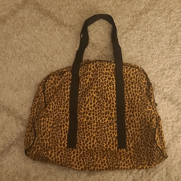 Leopard Print Weekender Bag - Picture 2 of 6